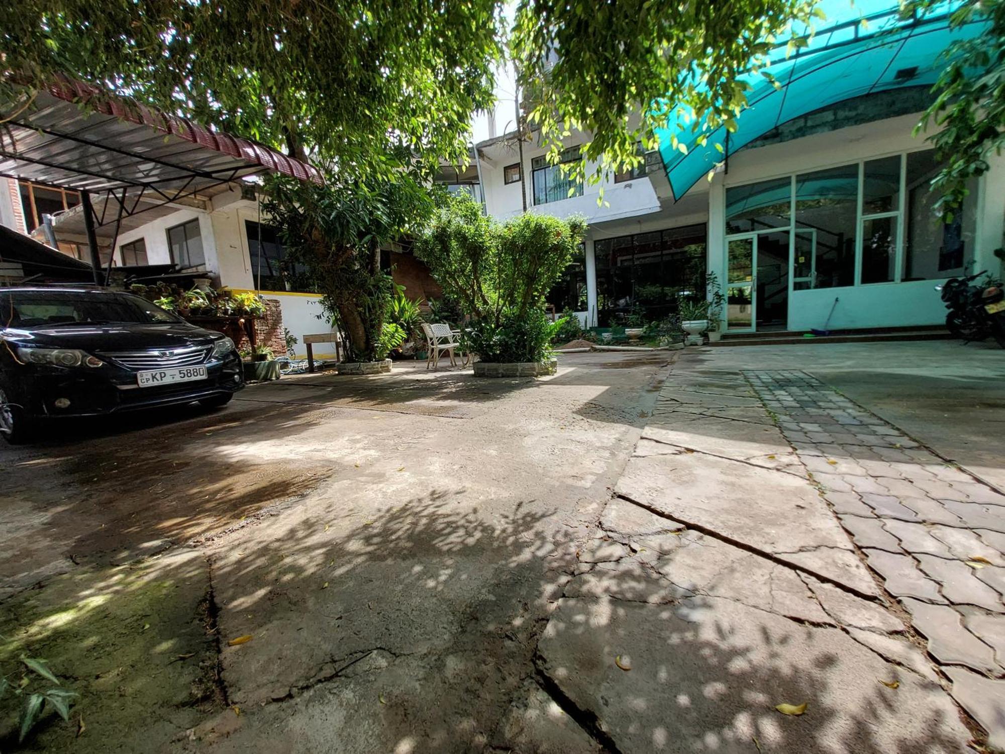 Lake Wave Hotel Anuradhápura Exteriér fotografie