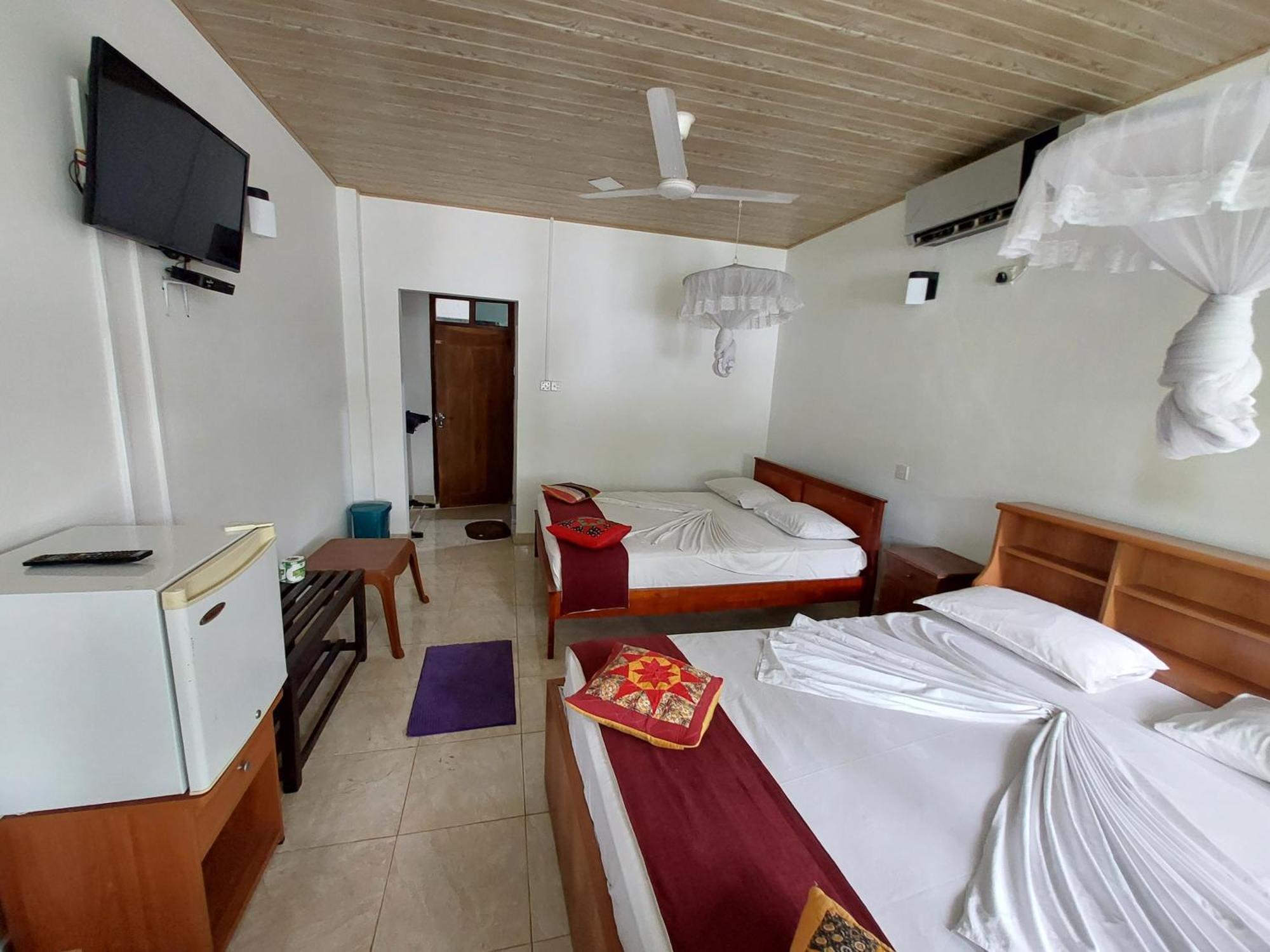 Lake Wave Hotel Anuradhápura Exteriér fotografie