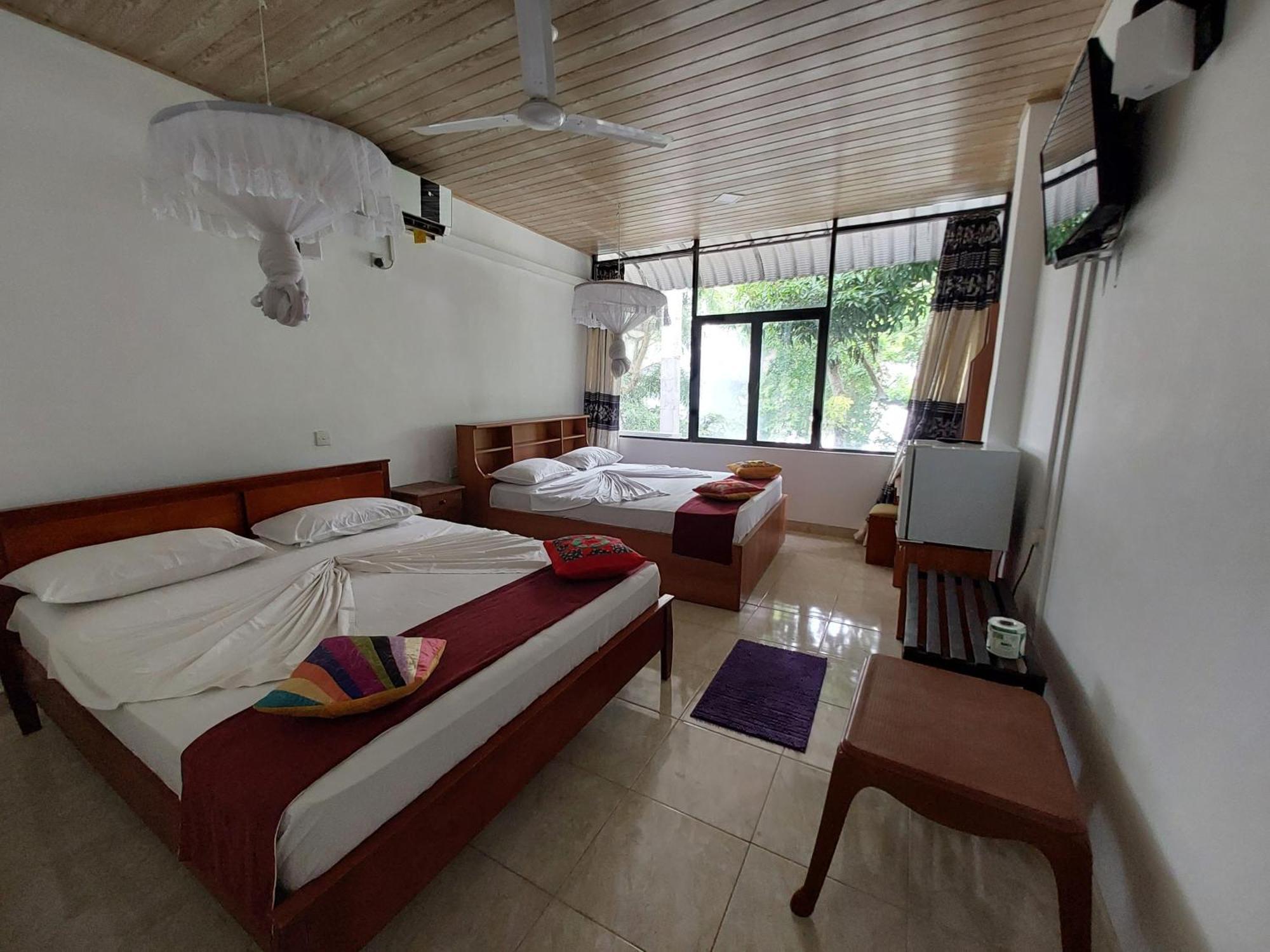 Lake Wave Hotel Anuradhápura Exteriér fotografie