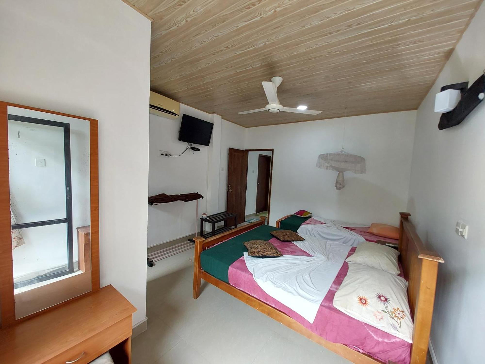 Lake Wave Hotel Anuradhápura Exteriér fotografie